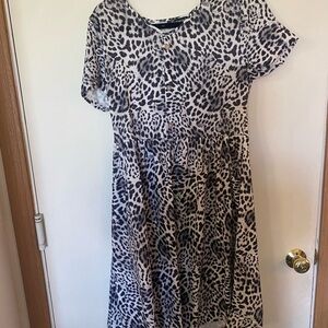 YATHON Large animal, print, black, and white button down pocket dress